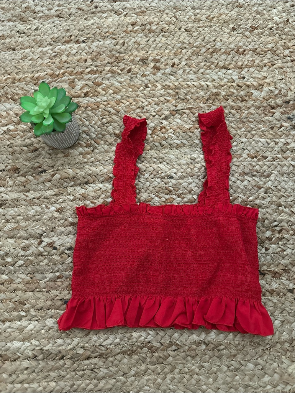 RED SMOCKED CROP TANK